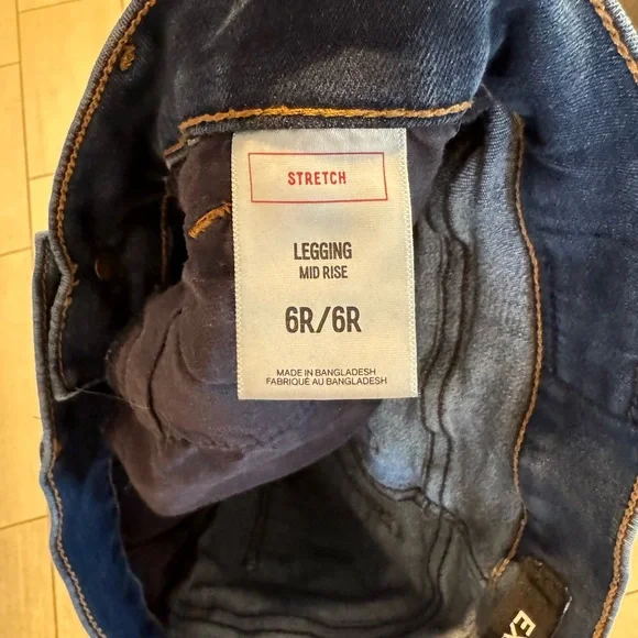 Women’s size 6 Express Skinny Jeans - Picture 2 of 6